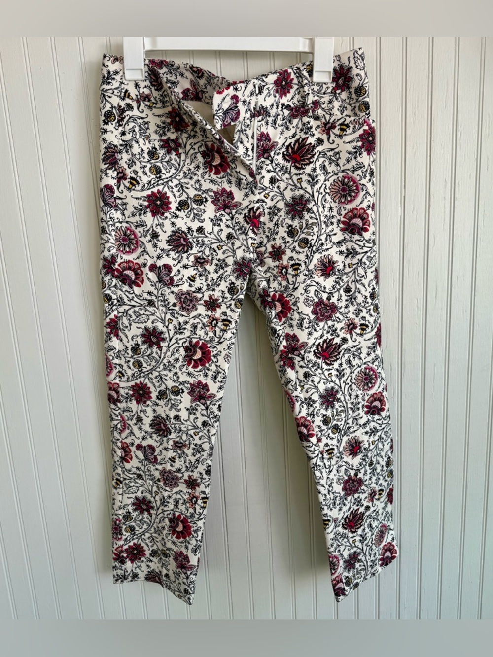 LOFT The Riviera Floral Pants Size 4 with Red and Black Print